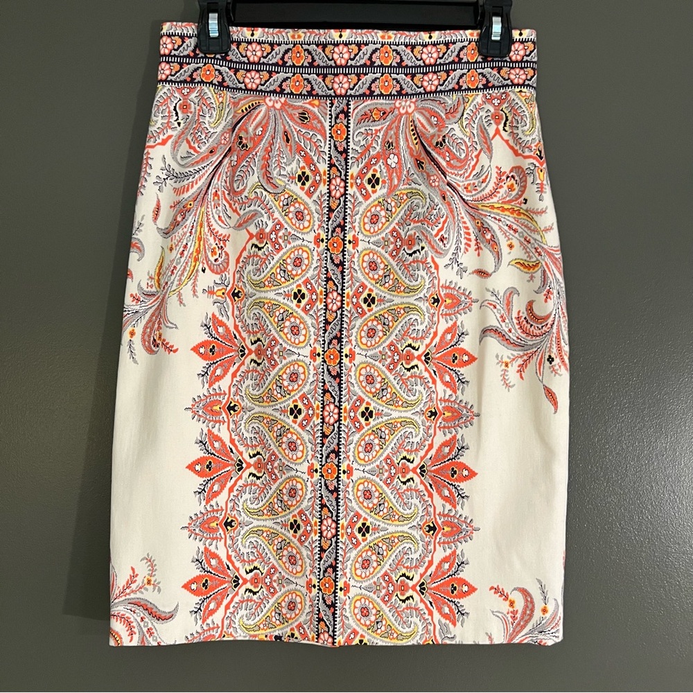 Antonio Melani pencil skirt with beautiful print size 4